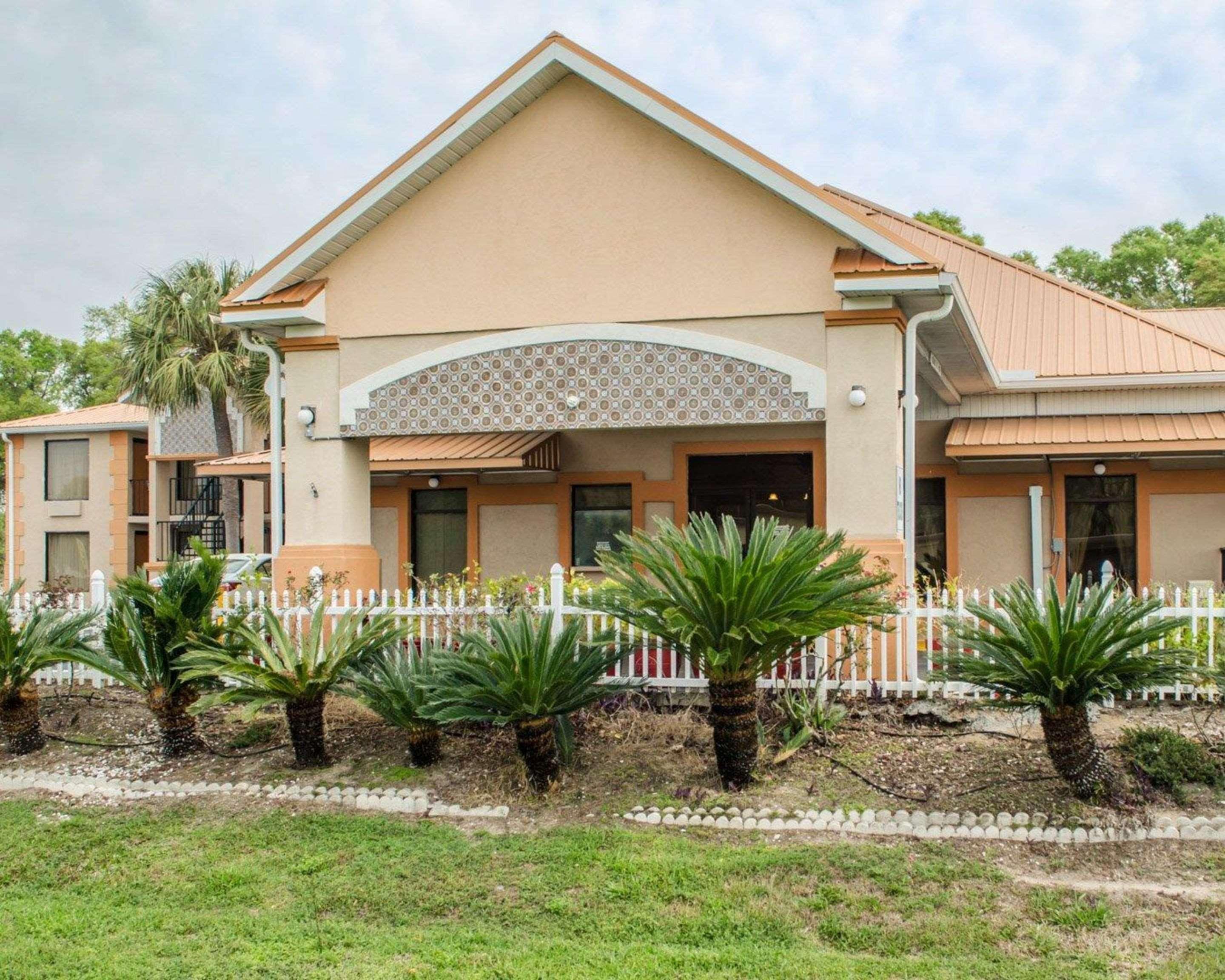 Quality Inn Near Manatee Springs State Park Чифленд Экстерьер фото