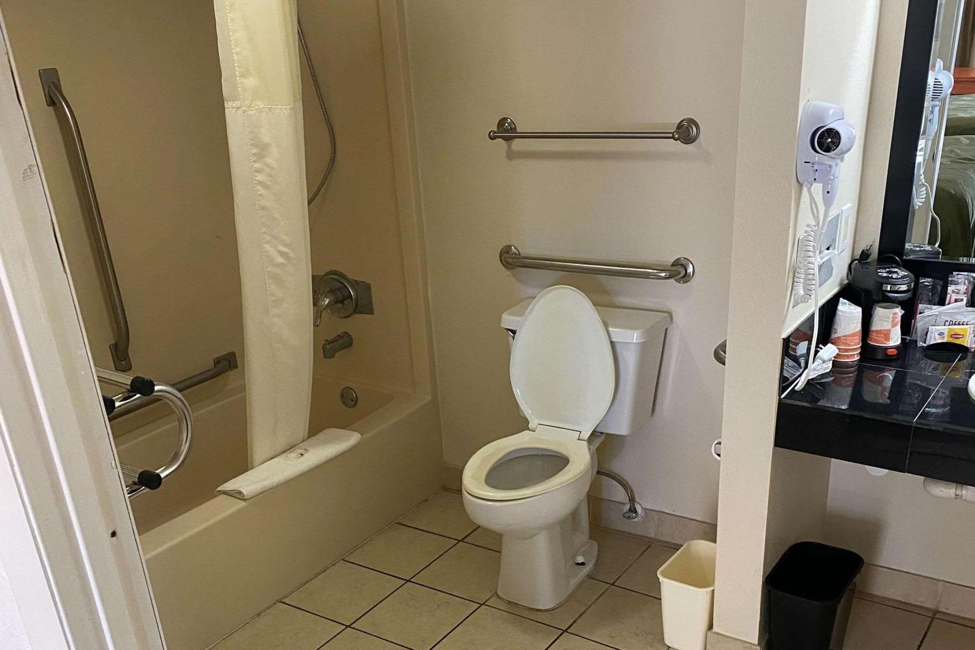 Quality Inn Near Manatee Springs State Park Чифленд Экстерьер фото
