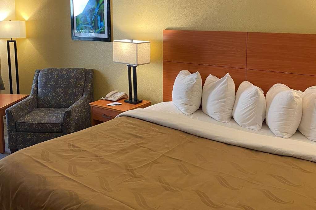 Quality Inn Near Manatee Springs State Park Чифленд Номер фото