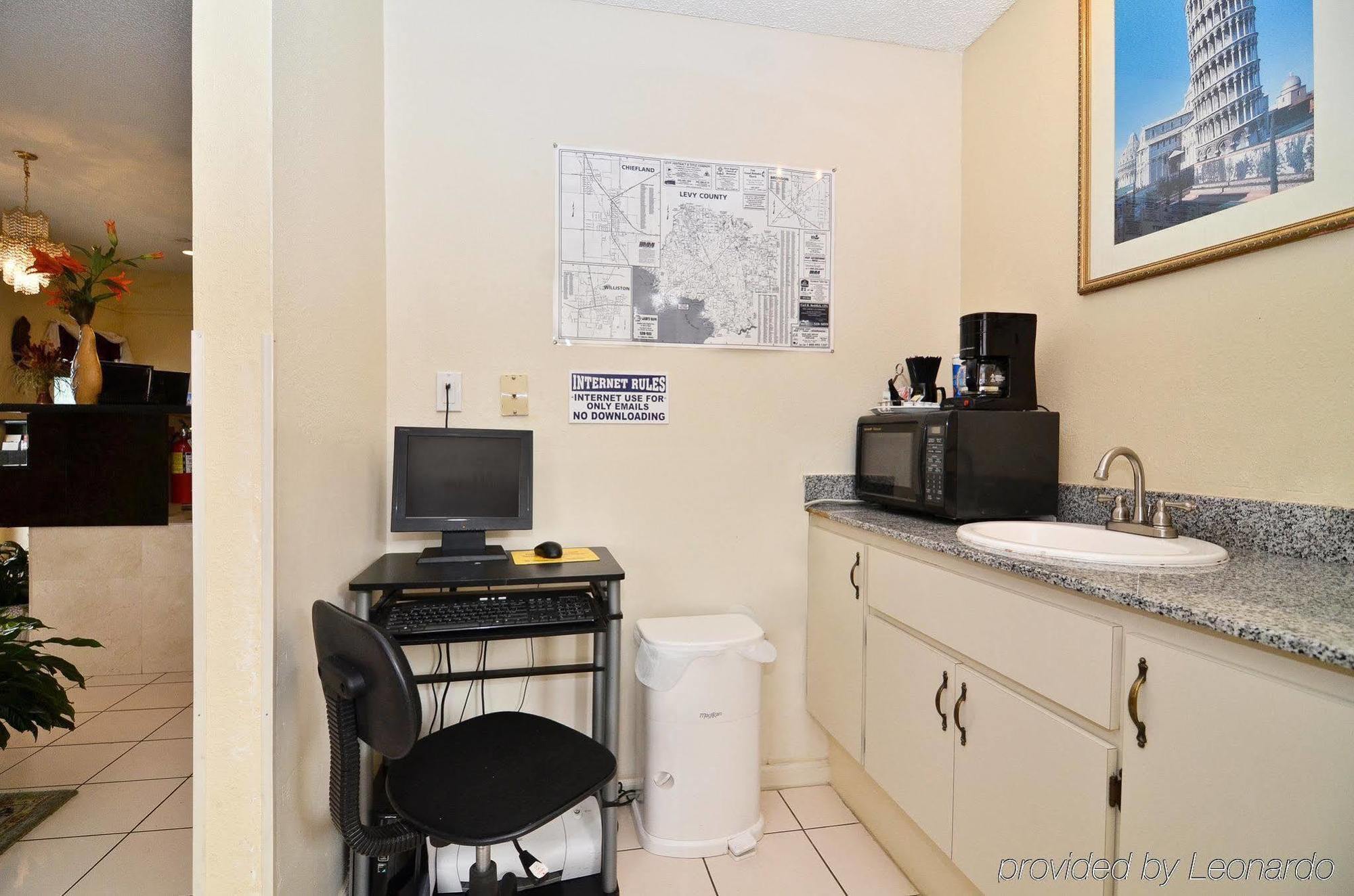 Quality Inn Near Manatee Springs State Park Чифленд Экстерьер фото