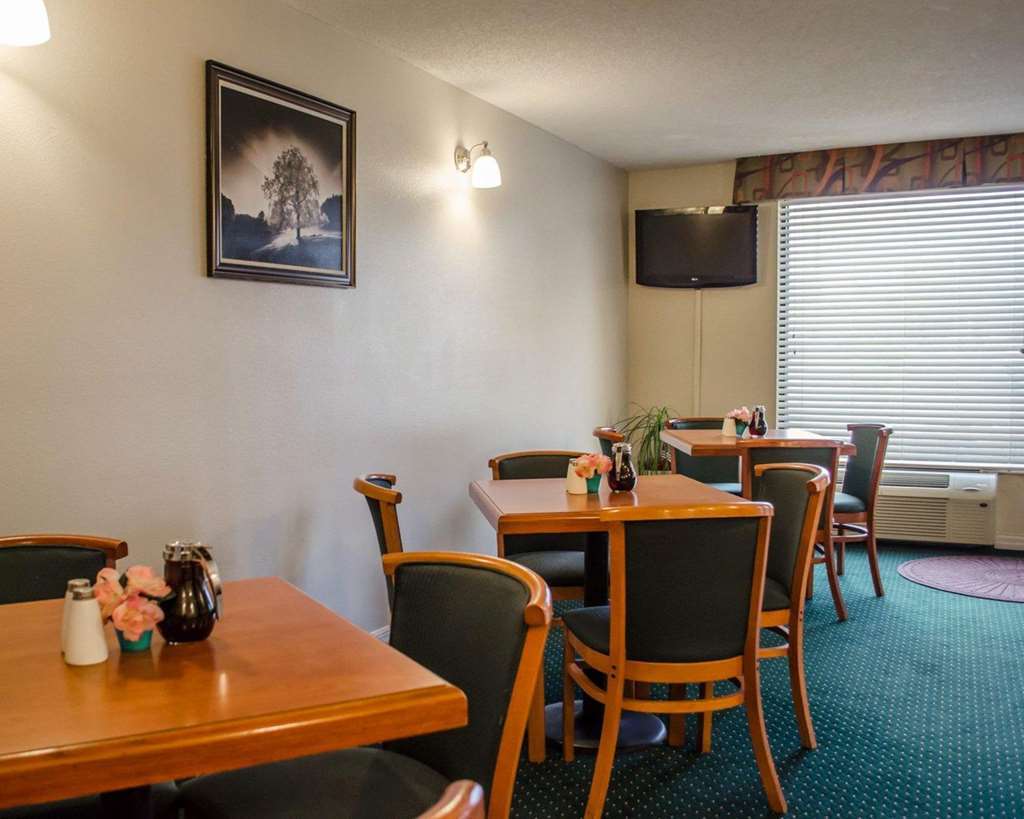 Quality Inn Near Manatee Springs State Park Чифленд Ресторан фото